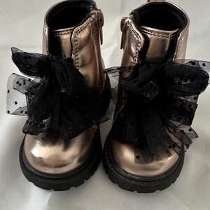 Jessica Simpson Kids Boots in Metallic and Black
